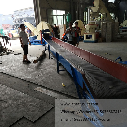 Belt conveyor fed wood chipper