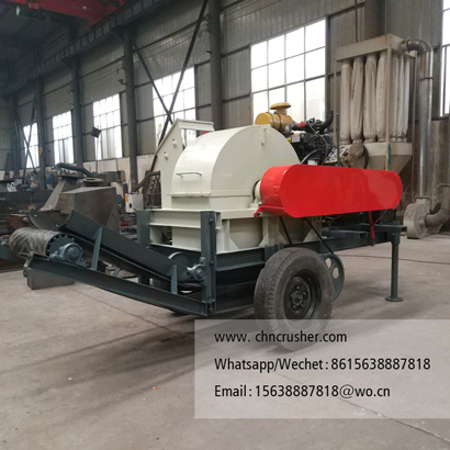 Conveyor belt output wood chip machine