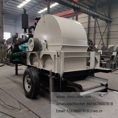 Conveyor belt output wood chip machine