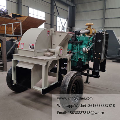 Blower-type wood chip machine