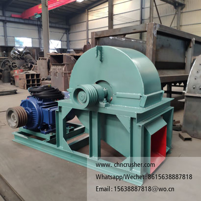 Blower-type wood chip machine