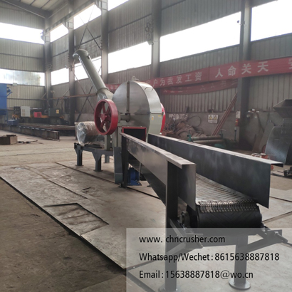 Belt conveyor fed wood chipper