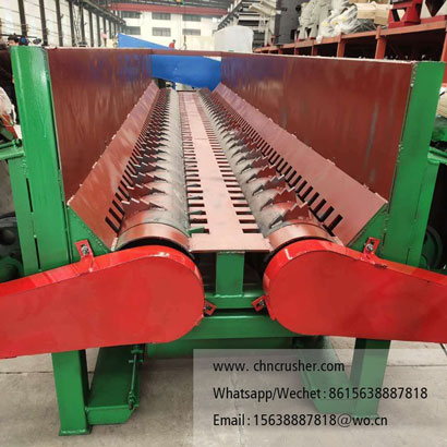 Trough-type wood debarking machine