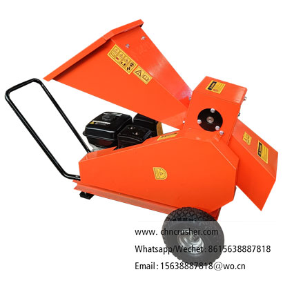 Small mobile branch cutting machine