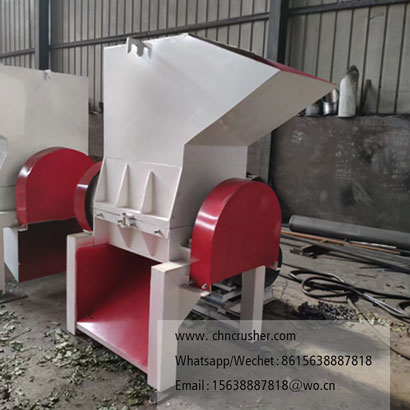 Coconut husk shredder