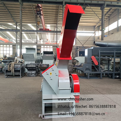 Side-feed wood chipper