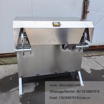 Coconut dehusking machine