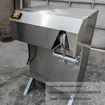 Coconut dehusking machine