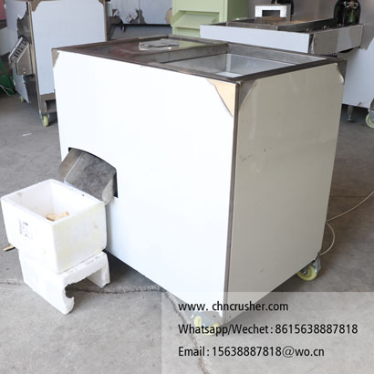 Banana peeling machine