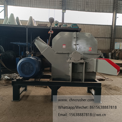 Horizontal feed wood chipper