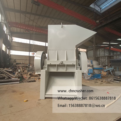 Coconut husk shredder