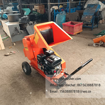 Small mobile branch cutting machine
