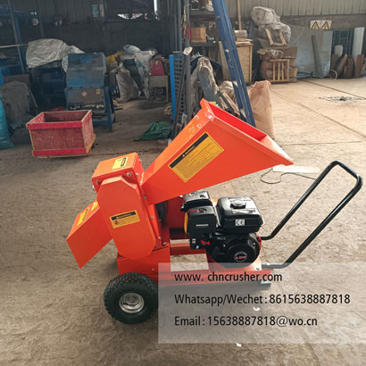 Small mobile branch cutting machine