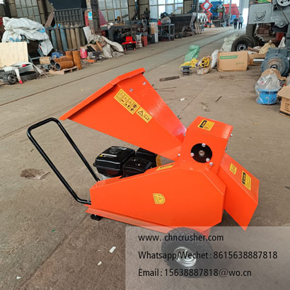 Small mobile branch cutting machine