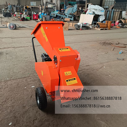 Small mobile branch cutting machine