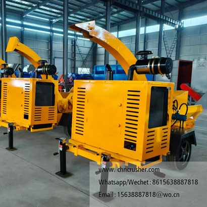 Chain conveyor fed wood chipper