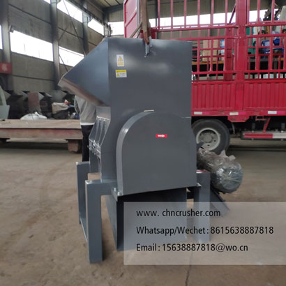 Manually fed woven bag shredder