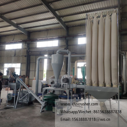 Plastic grinding machine