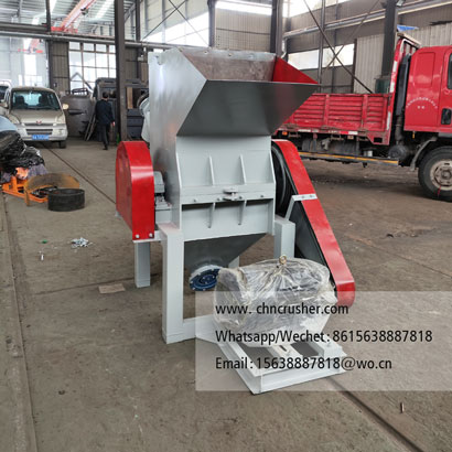 Spiral discharge woven bag shredder