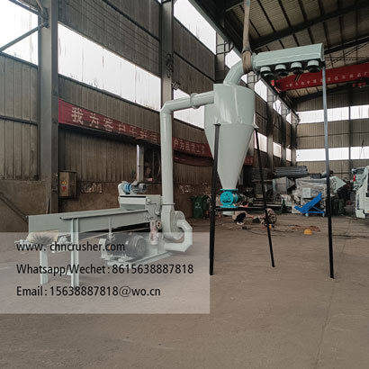 Forced-feed paper shredder