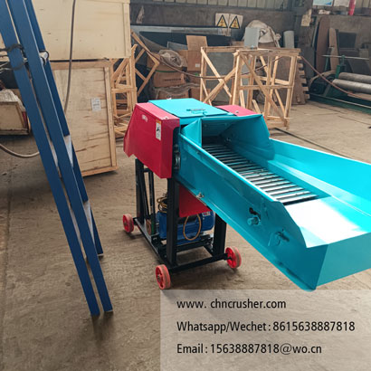 Grass and straw shredding machine