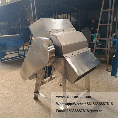 Coconut fiber brick crushing machine