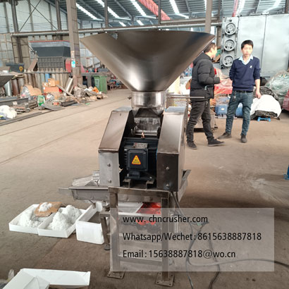 Injection vial crushing machine