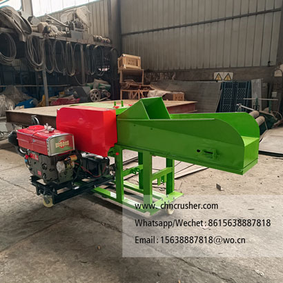 Grass and straw shredding machine