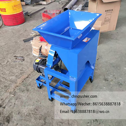 Root and tuber vegetable slicing machine