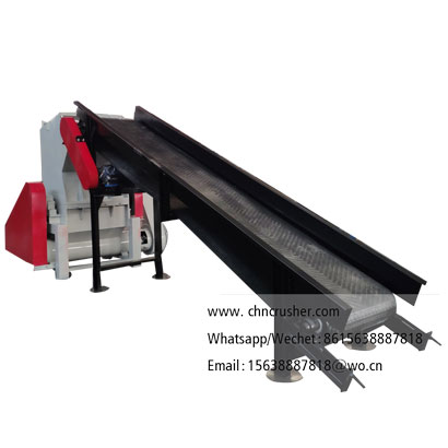 Conveyor belt fed woven bag shredder