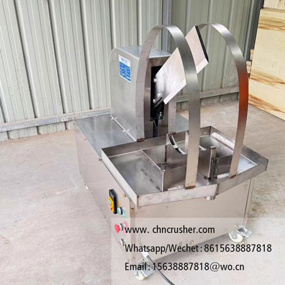 Coconut splitting machine