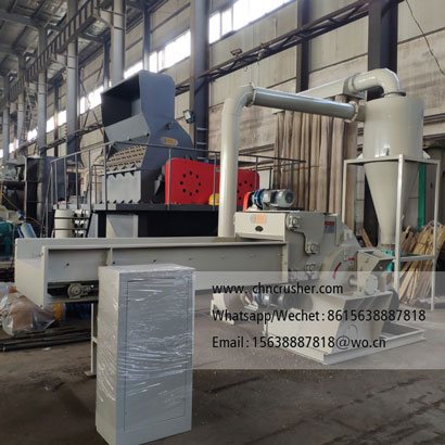 Forced-feed wood veneer shredder