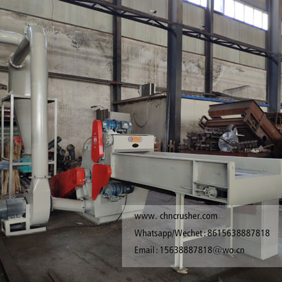 Forced-feed wood veneer shredder