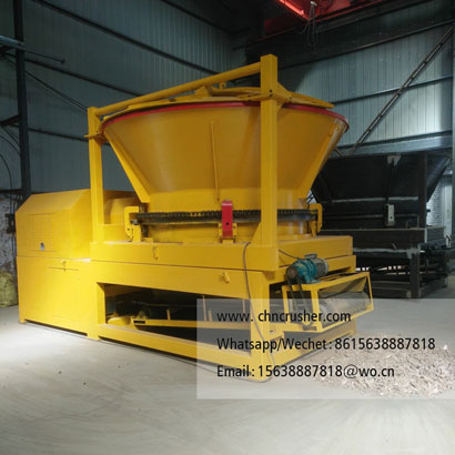 Large mobile disc-shaped wood veneer shredder