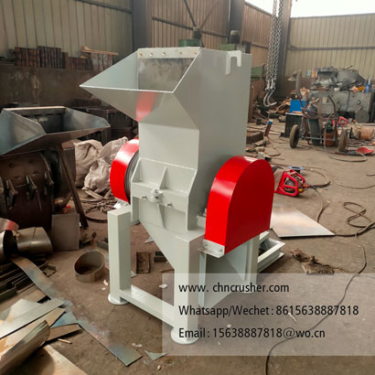 Wood veneer shredder