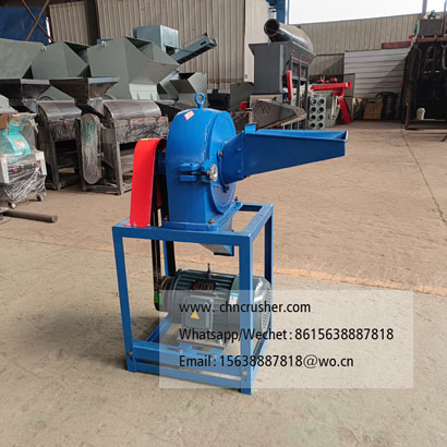 Toothed disc type pine bark crusher