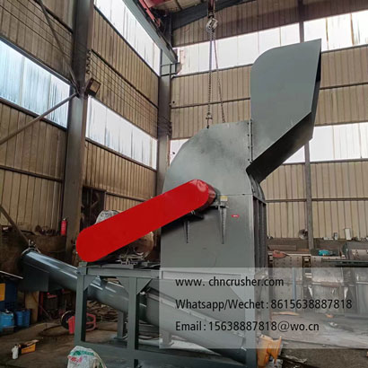 Conveyor-Fed Straw Crusher