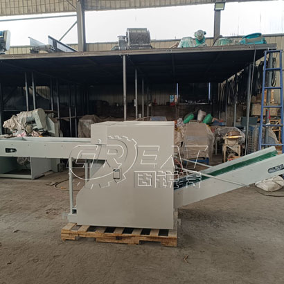 Graphite felt cutting machine