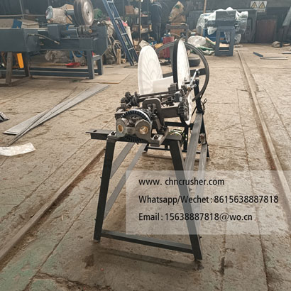 Small rope braiding machine