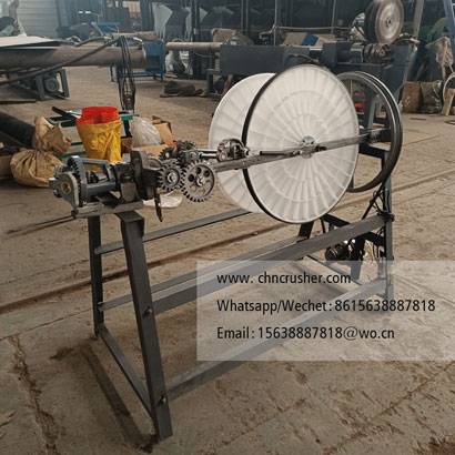 Small rope braiding machine