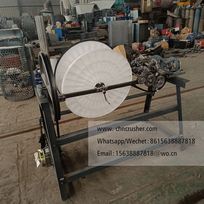 Small rope braiding machine