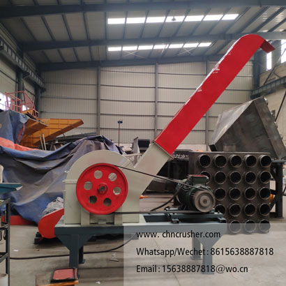 Horizontal feed bamboo chipper