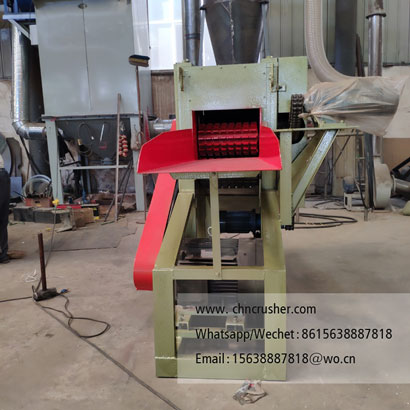 Forced-feed bamboo chip machine