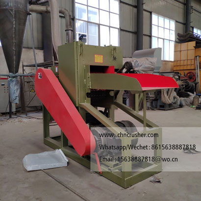 Forced-feed bamboo chip machine