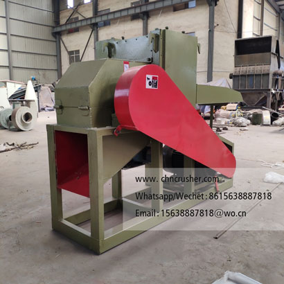 Forced-feed bamboo chip machine