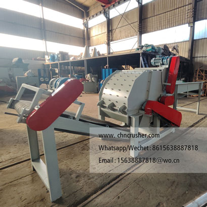 Forced-feed bamboo crusher