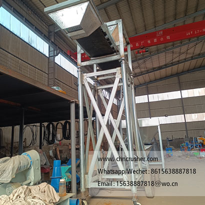 Integrated system for crushed ice feeding, mixing, and weighing
