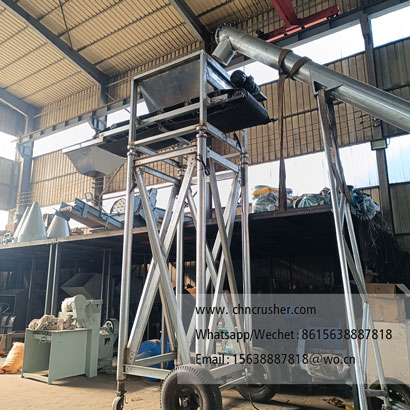 Integrated system for crushed ice feeding, mixing, and weighing