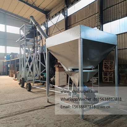 Integrated system for crushed ice feeding, mixing, and weighing