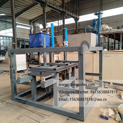 Solar panel/photovoltaic panel frame removal machine